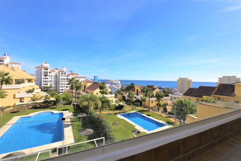 R4892680 | Middle Floor Apartment in Estepona – € 425,000 – 2 beds, 2 baths