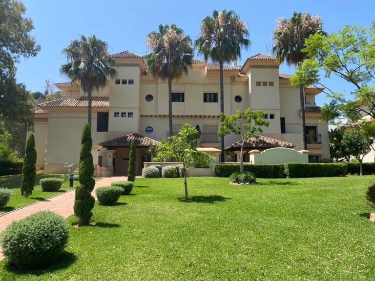 R4908205 | Middle Floor Apartment in Marbella – € 395,000 – 2 beds, 2 baths