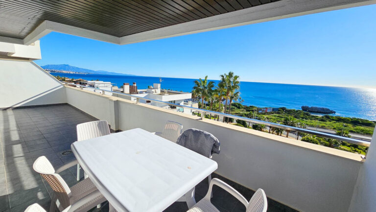 R4908178 | Middle Floor Apartment in Casares Playa – € 365,000 – 2 beds, 2 baths