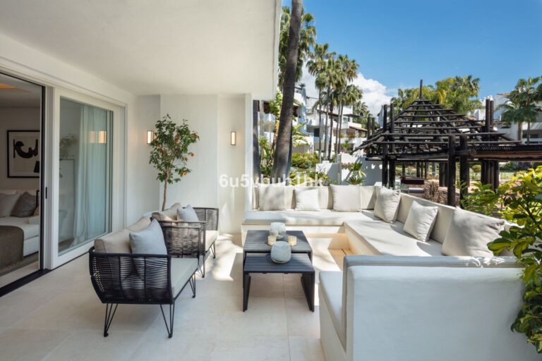 R4447129 | Middle Floor Apartment in Marbella – € 4,650,000 – 3 beds, 3 baths