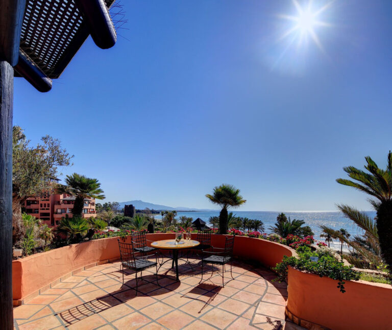 R3781891 | Penthouse in Estepona – € 5,000,000 – 3 beds, 4 baths