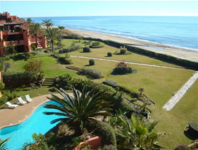 R4643152 | Penthouse Duplex in Los Monteros – € 5,350,000 – 4 beds, 5 baths