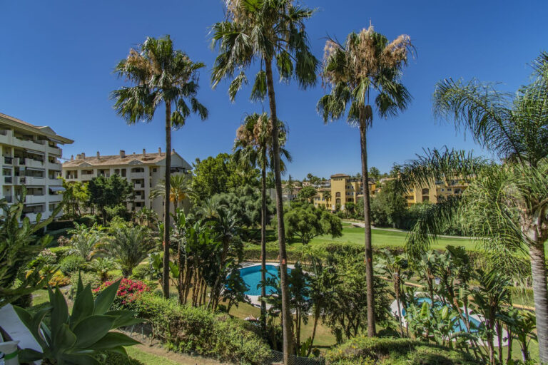 R4766056 | Middle Floor Apartment in Guadalmina Alta – € 449,000 – 2 beds, 2 baths