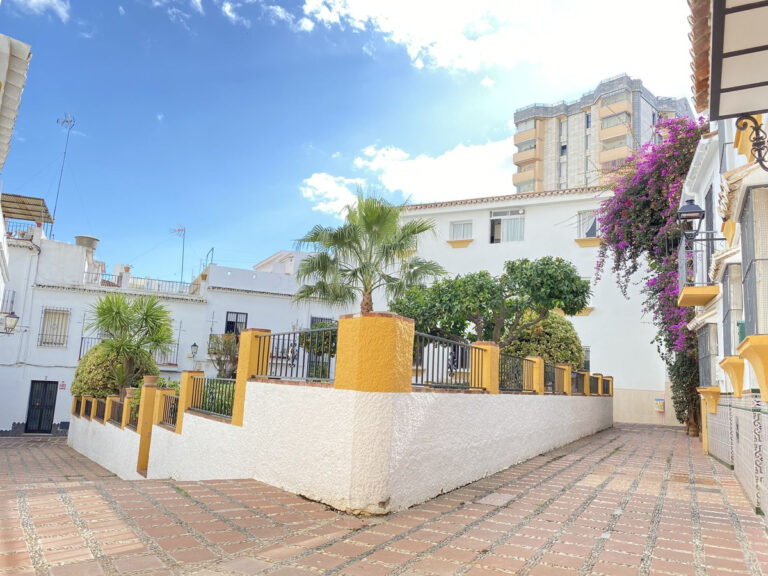 R4340158 | Townhouse in Marbella – € 450,000 – 4 beds, 2 baths