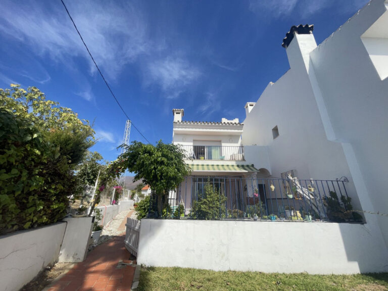 R4438267 | Detached Villa in Estepona – € 480,000 – 3 beds, 3 baths