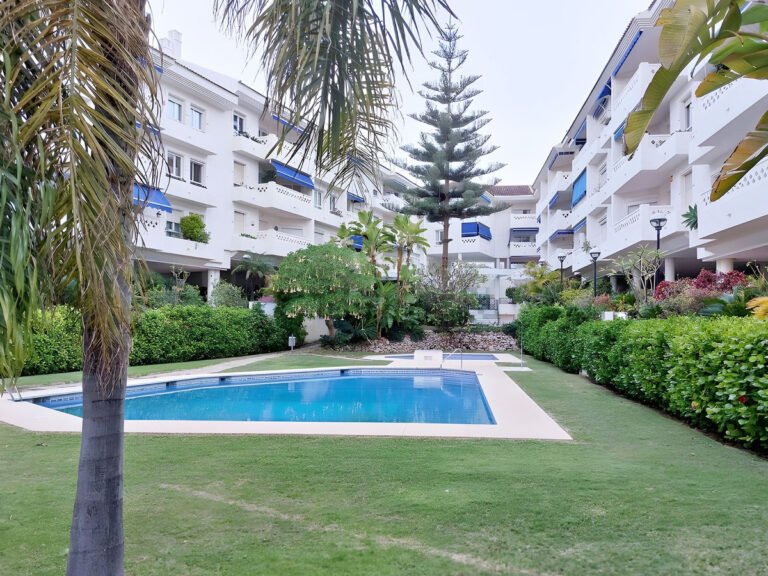 R4688440 | Middle Floor Apartment in San Pedro de Alcántara – € 495,000 – 3 beds, 2 baths