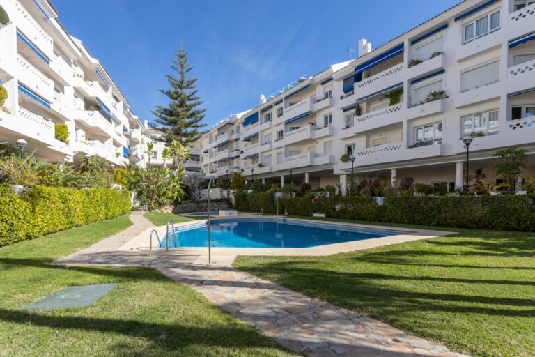 R4691848 | Middle Floor Apartment in San Pedro de Alcántara – € 495,000 – 3 beds, 2 baths