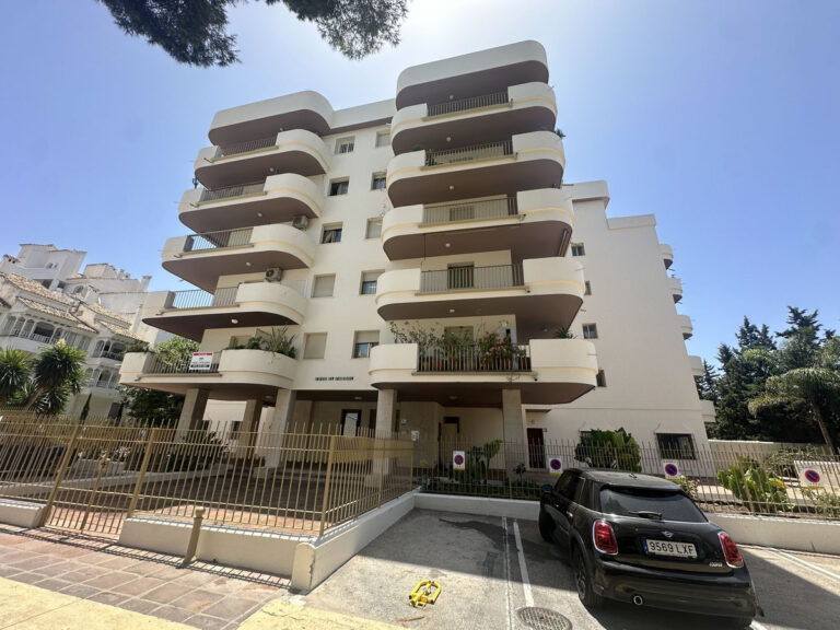 R4782985 | Middle Floor Apartment in Nueva Andalucía – € 495,000 – 2 beds, 2 baths