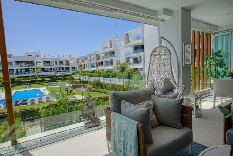 R4783615 | Middle Floor Apartment in Estepona – € 500,000 – 2 beds, 2 baths