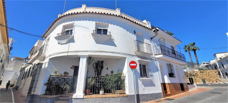 R4273129 | Townhouse in Marbella – € 504,000 – 4 beds, 1 baths