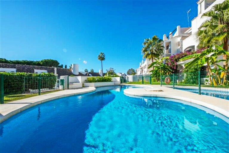 R2831603 | Middle Floor Apartment in Puerto Banús – € 520,000 – 3 beds, 2 baths