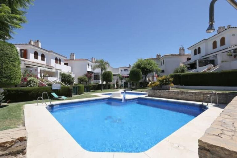 R4846780 | Townhouse in Estepona – € 499,950 – 3 beds, 3 baths