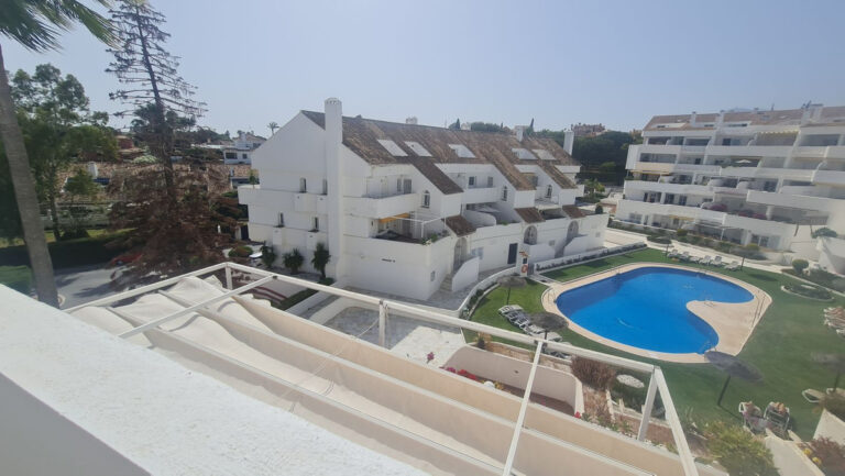 R4763839 | Middle Floor Apartment in Nueva Andalucía – € 550,000 – 2 beds, 2 baths