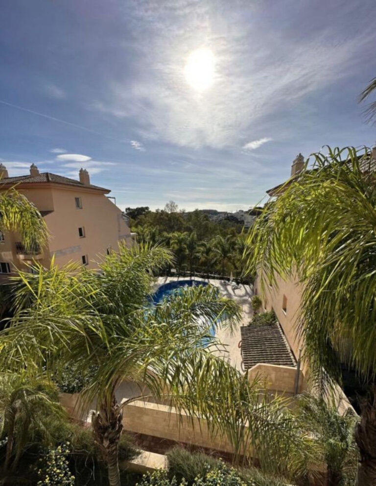 R4908682 | Middle Floor Apartment in Marbella – € 580,000 – 2 beds, 3 baths