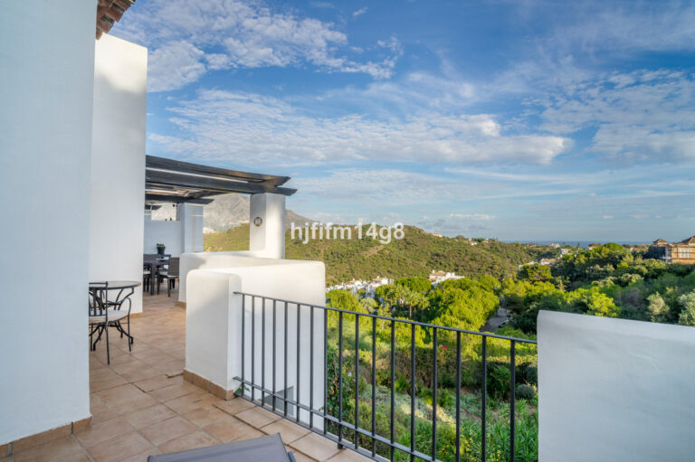 R4871140 | Middle Floor Apartment in Benahavís – € 660,000 – 3 beds, 2 baths