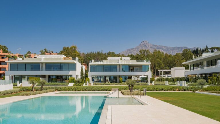 V12-9 | Semi Detached Villa in Marbella Golden Mile – € 7,900,000 – 4 beds, 4 baths