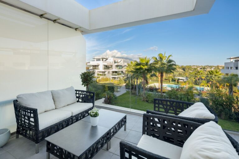 729-00013P | Apartment in Estepona – € 530,000 – 2 beds, 2 baths