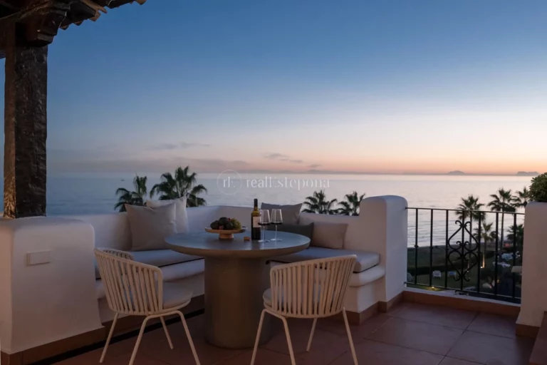 2518HFA | Penthouse in Estepona – € 1,899,000 – 2 beds, 2 baths
