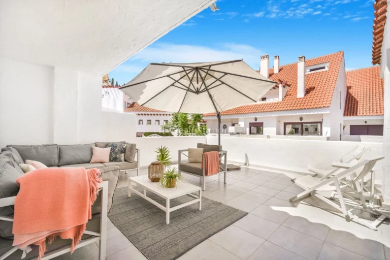 361-08755P | Duplex Penthouse in Nueva Andalucia – € 995,000 – 4 beds, 2 baths