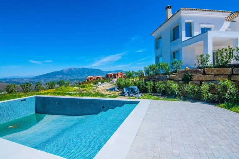 2423HFV | Villa in Marbella East – € 2,195,000 – 4 beds, 4 baths