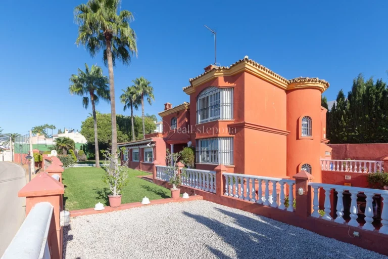 FSD0272 | Villa in Estepona – € 3,800,000 – 6 beds, 4 baths