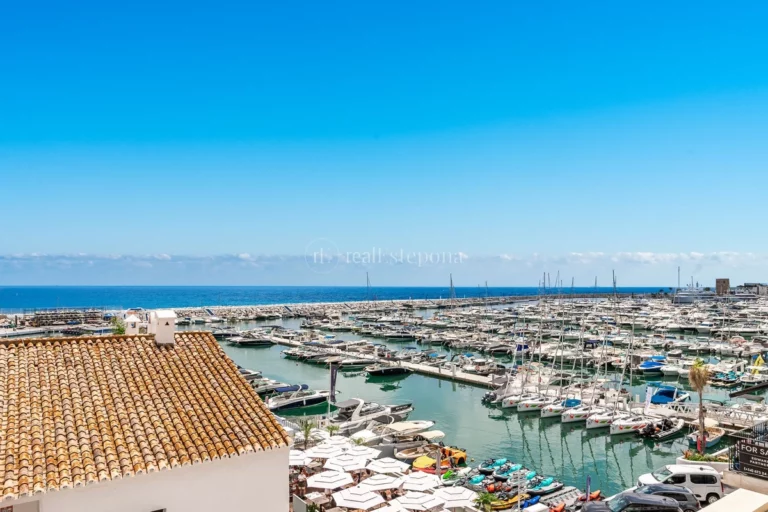 FSM1015 | Penthouse in Marbella – Puerto Banus – € 1,395,000 – 2 beds, 2 baths