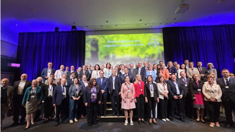 The mayor defends in Europe its sustainable model of water resources generation through a desalination plant with photovoltaic energy