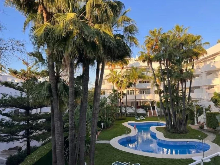 R5026963 | Middle Floor Apartment in Marbella – € 1,195,000 – 4 beds, 2 baths
