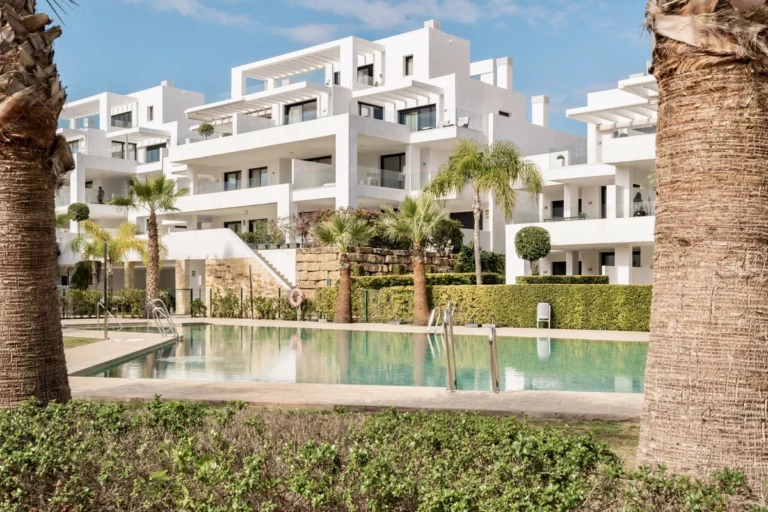 R4969768 | Ground Floor Apartment in El Paraiso – € 570,000 – 2 beds, 2 baths