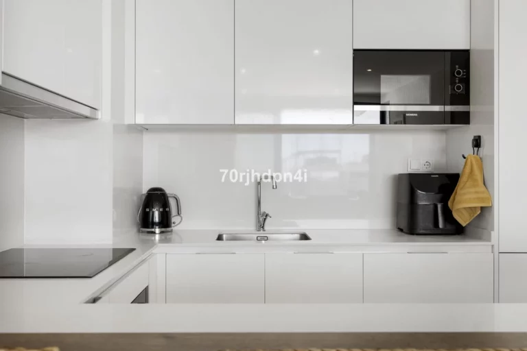 R5006434 | Middle Floor Apartment in Estepona – € 495,000 – 2 beds, 2 baths