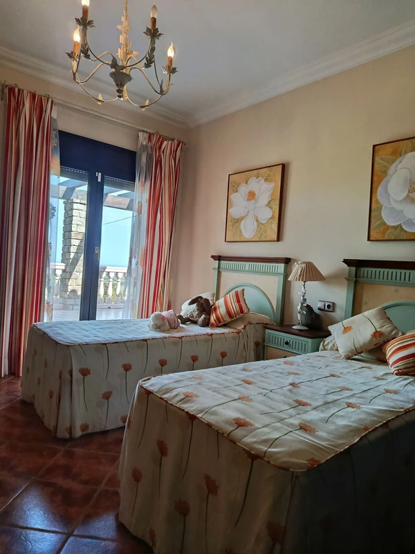 8-e64a9055bba3e77ac8aca3b893cdf826