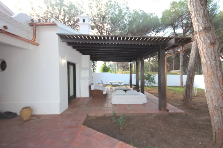 R2545199 | Detached Villa in Elviria – € 1,200,000 – 3 beds, 2 baths