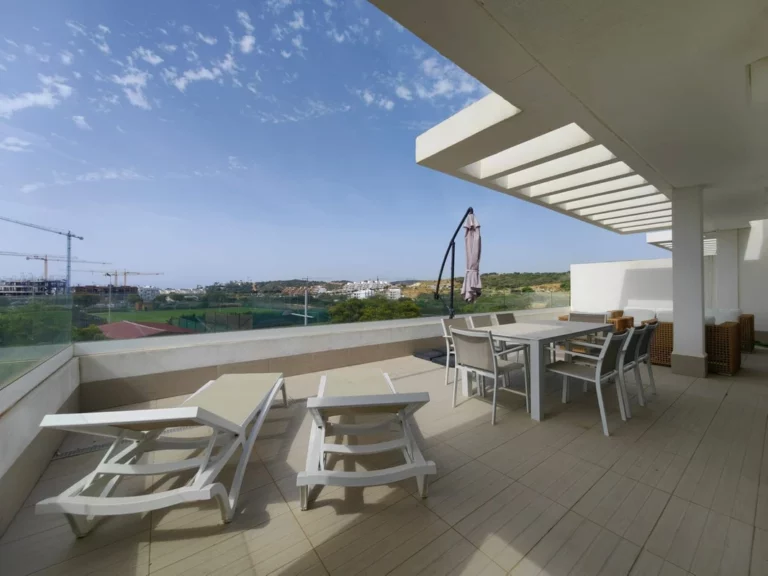 R5073061 | Penthouse Duplex in Estepona – € 630,000 – 3 beds, 2.5 baths