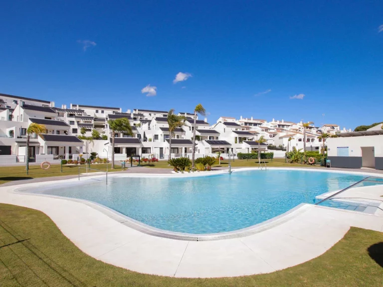 R5111839 | Penthouse Duplex in Estepona – € 750,000 – 4 beds, 3.5 baths