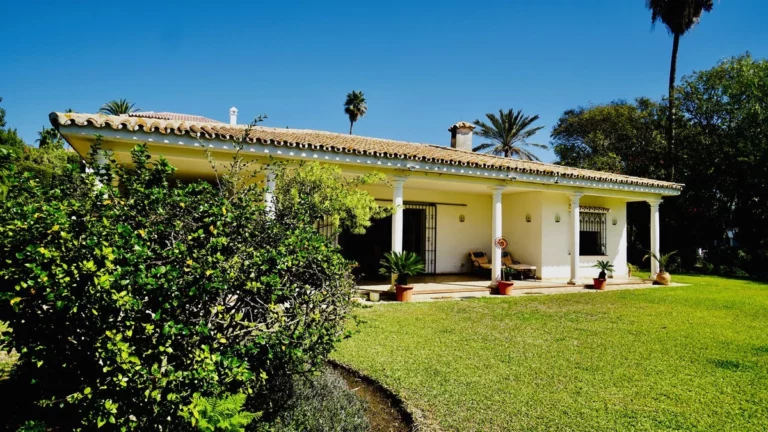 R5083873 | Detached Villa in El Paraiso – € 1,375,000 – 3 beds, 3 baths
