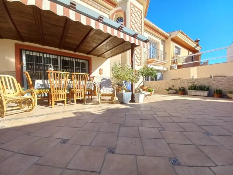 R5107402 | Semi-Detached House in San Pedro de Alcántara – € 1,050,000 – 5 beds, 3 baths