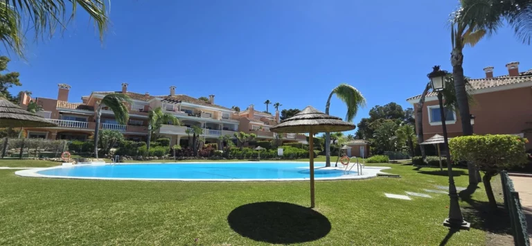 R4747855 | Penthouse Duplex in Estepona – € 499,000 – 2 beds, 2 baths