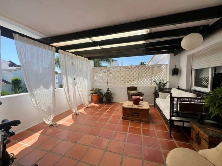 R5100985 | Penthouse Duplex in Marbella – € 455,000 – 2 beds, 1 baths
