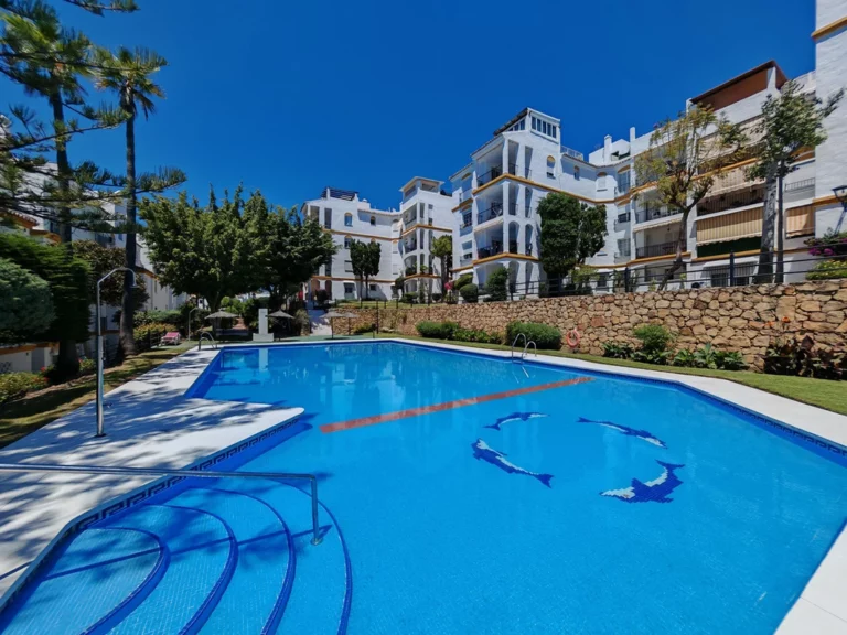 R5047777 | Penthouse in Estepona – € 425,000 – 3 beds, 2.5 baths