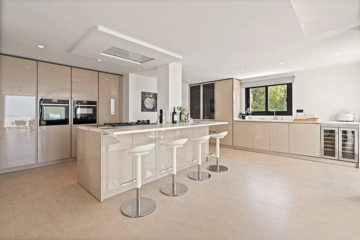 8-e64a9055bba3e77ac8aca3b893cdf826