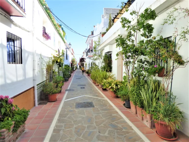 R2731415 | Townhouse in Marbella – € 1,500,000 – 3 beds, 3 baths