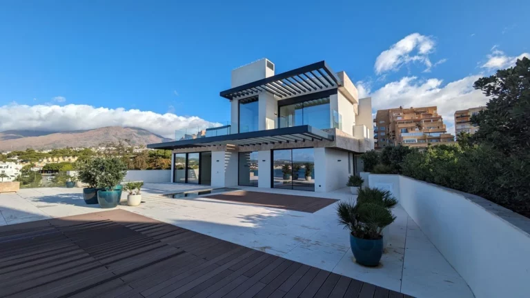 R4851256 | Penthouse Duplex in Estepona – € 5,000,000 – 3 beds, 4 baths