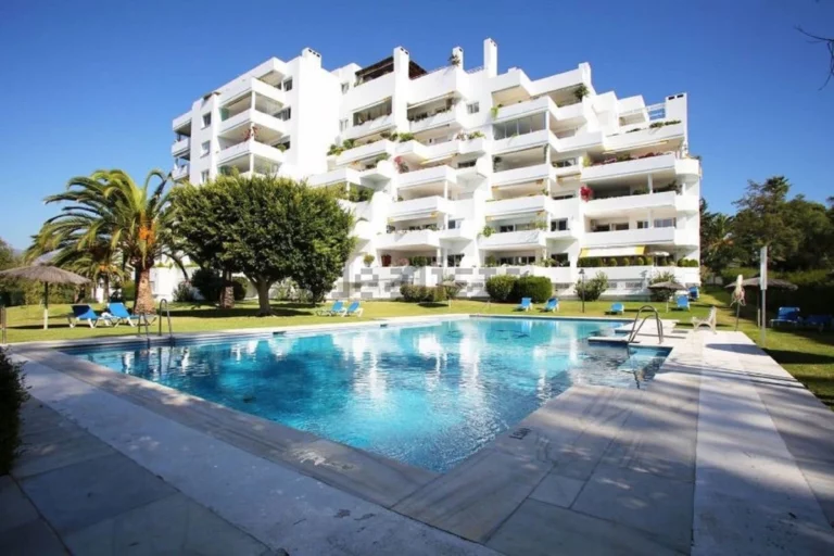 R4722259 | Middle Floor Apartment in Guadalmina Alta – € 620,000 – 3 beds, 3 baths