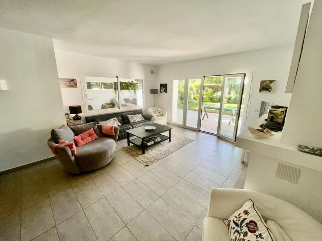 2-5bd7b9d04b45e33852eaf0ec6670150d