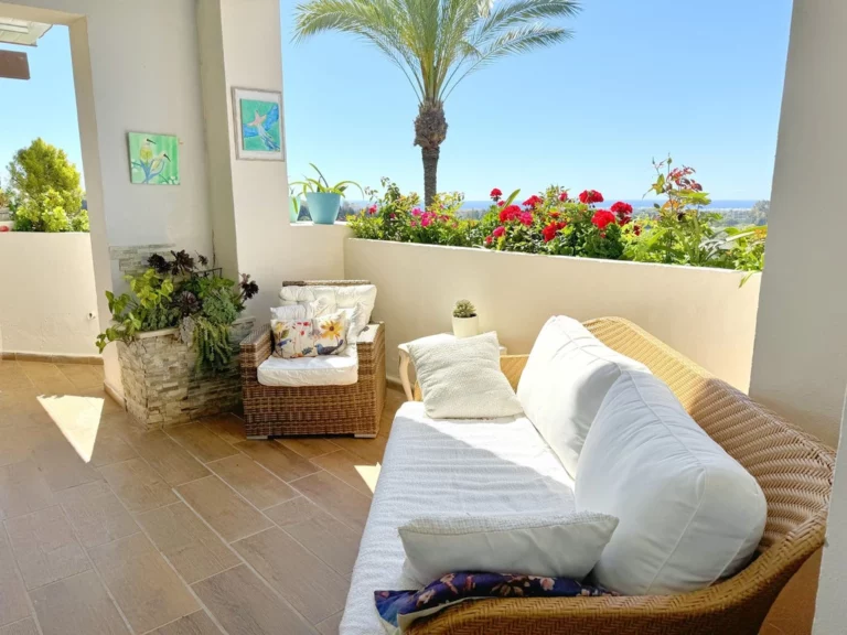 R4713658 | Middle Floor Apartment in Selwo – € 320,000 – 3 beds, 2 baths