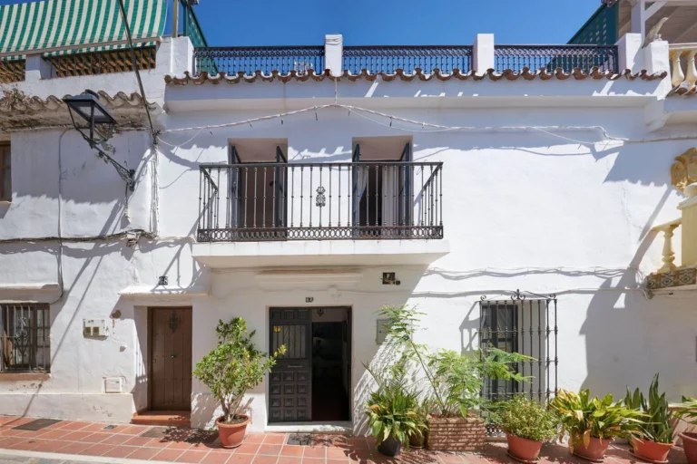 R5054731 | Townhouse in Marbella – € 999,999 – 7 beds, 3 baths