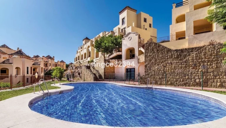 R5017942 | Penthouse in Estepona – € 399,000 – 2 beds, 2 baths