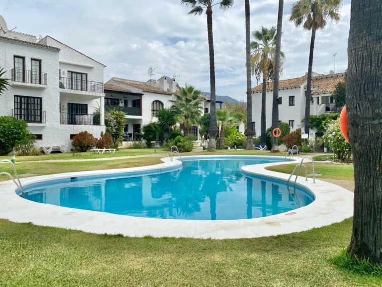 R4411495 | Ground Floor Apartment in Nueva Andalucía – € 820,000 – 3 beds, 3 baths
