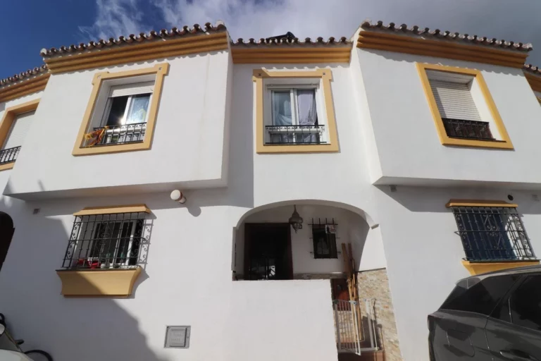 R4990528 | Townhouse in Marbella – € 430,000 – 3 beds, 2 baths