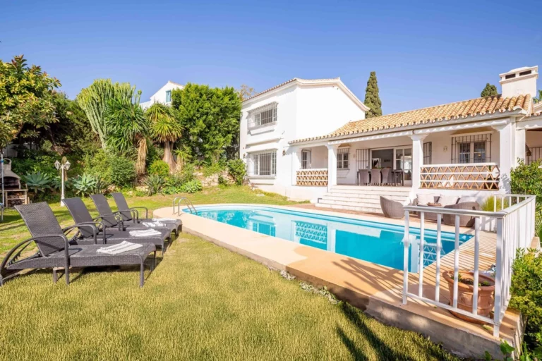 R5023336 | Detached Villa in El Paraiso – € 1,750,000 – 5 beds, 6 baths